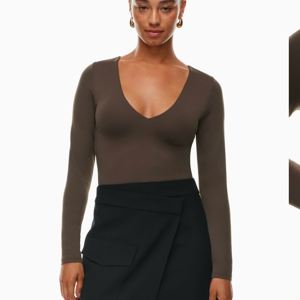 Aritzia Contour V-Neck Long Sleeve
